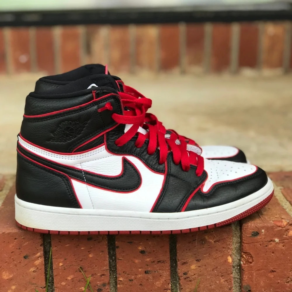 Air Jordan Retro 1 High OG Bloodline Size 8.5